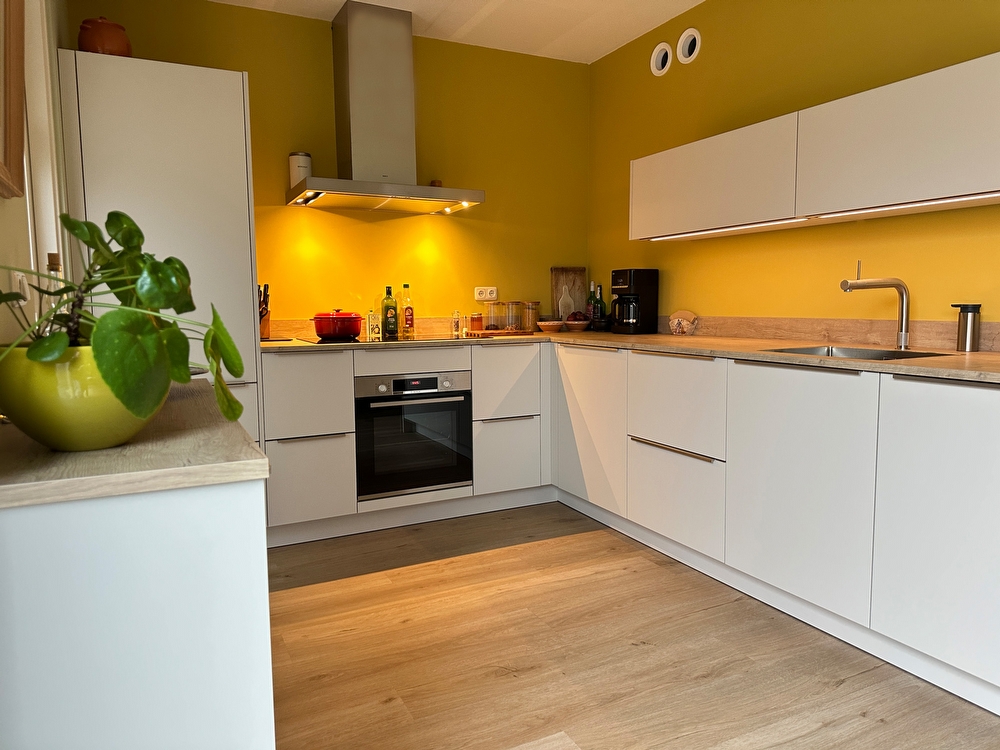 Mooie keuken met top apparatuur in Akkrum